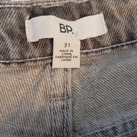 BP Nordstrom Distressed High Waist Mom Jeans Light Grey Wash Size 31 NWT - Picture 6 of 16